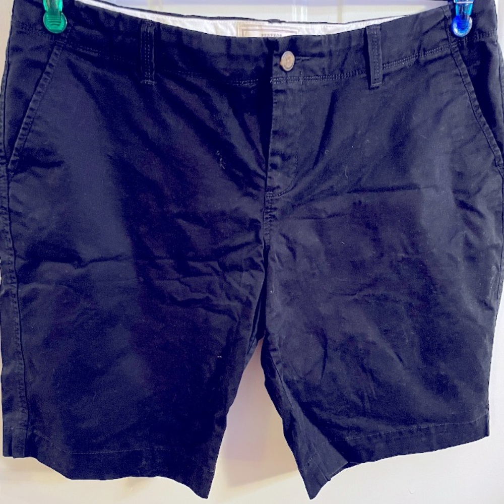 Old Navy Bermuda Khaki Low Rise Shorts Sz 16